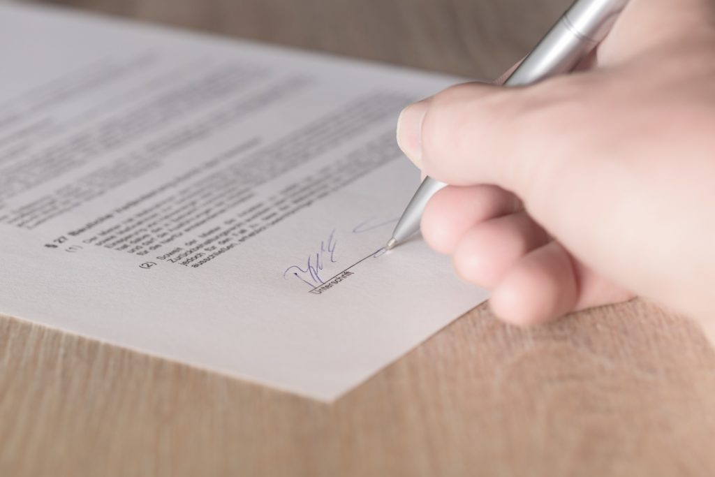 blog-contract sign